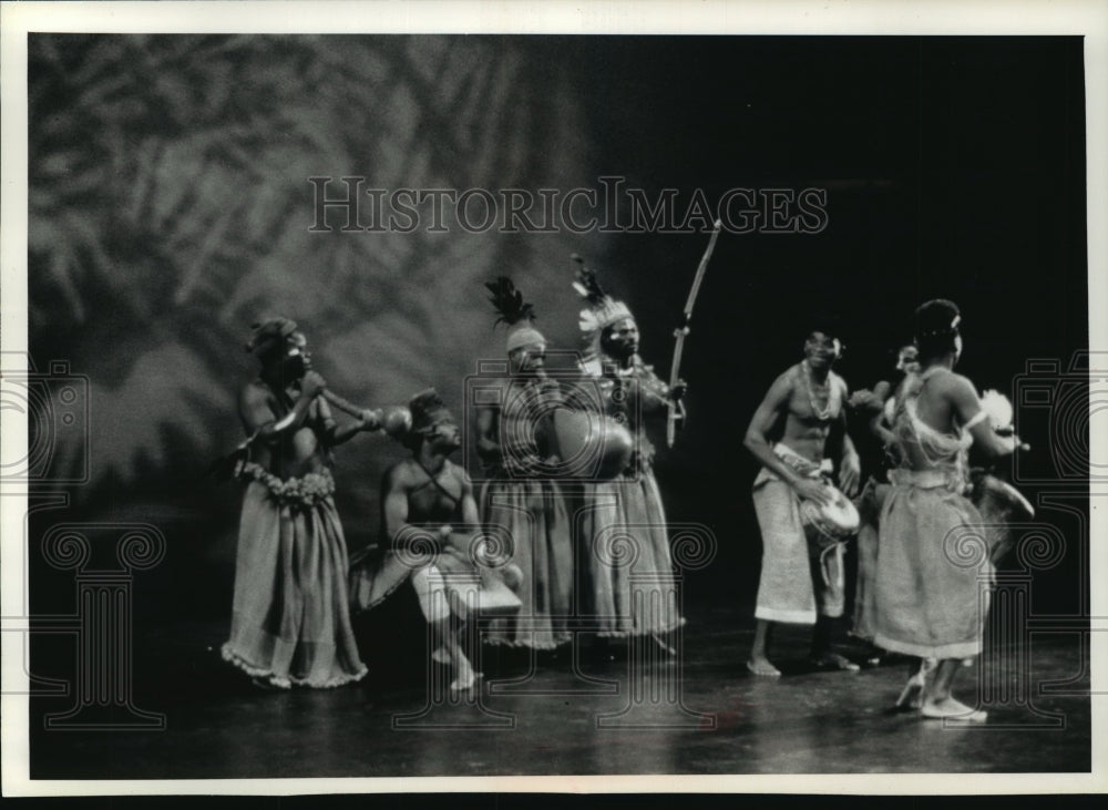 1992 Press Photo Performance at Philadelphia&#39;s Africa-mericas Festival- Historic Images