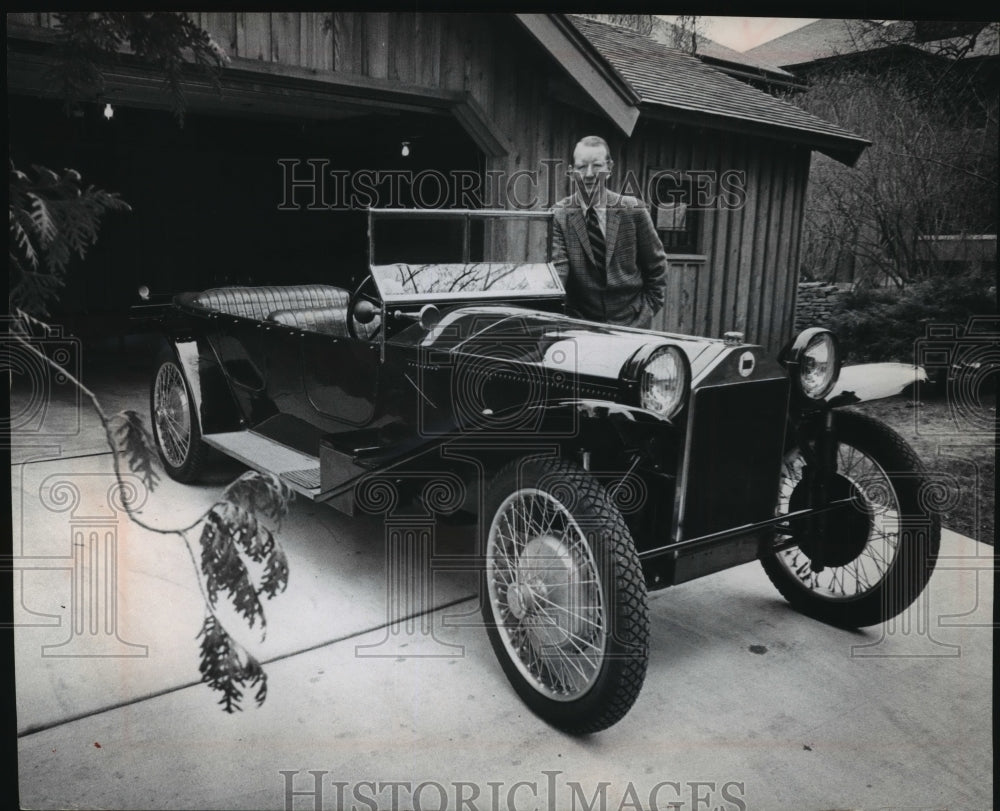 1968 Press Photo Robert L. Feind and Vintage Lancia Lambda- Historic Images