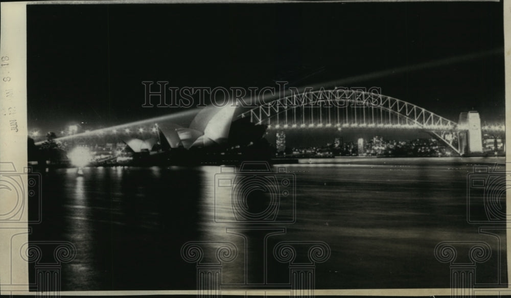 1973 Press Photo A Searchlight Beam On At The Sydney Opera House In Australia - Historic Images