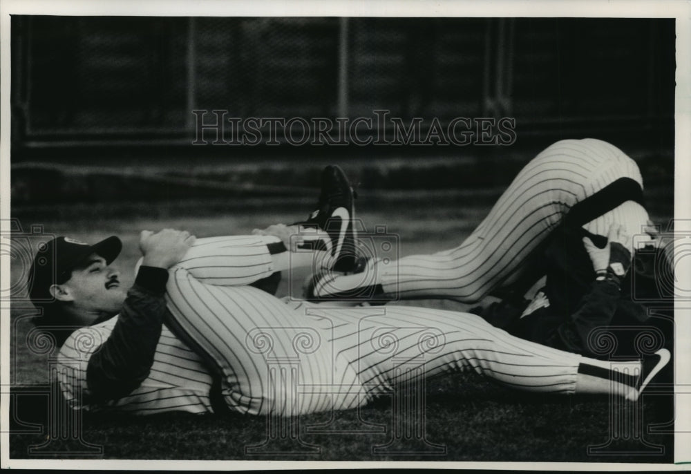 1988 Press Photo Milwaukee Brewers Baseball Player, Joey Meyer, Stretching - Historic Images