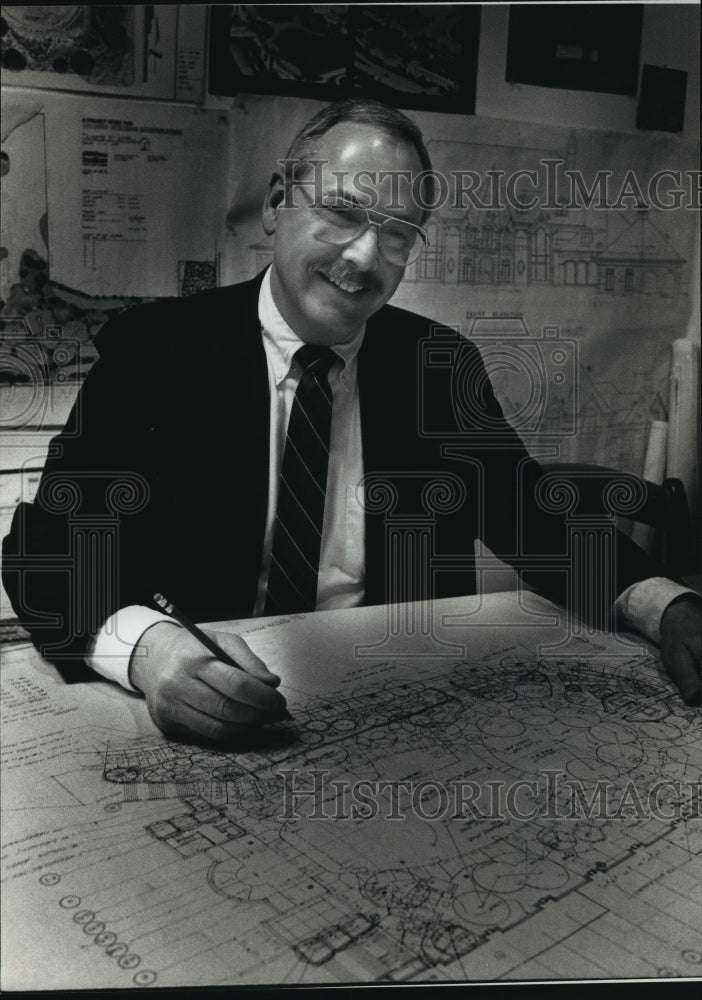 1991 Press Photo Dennis Buetner, Architect and Designer, Home Show Promenade- Historic Images