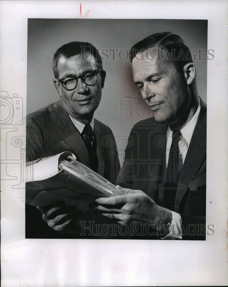 1966 Press Photo Tennis-Dick Browne and Tournament Director Bill Randall- Historic Images