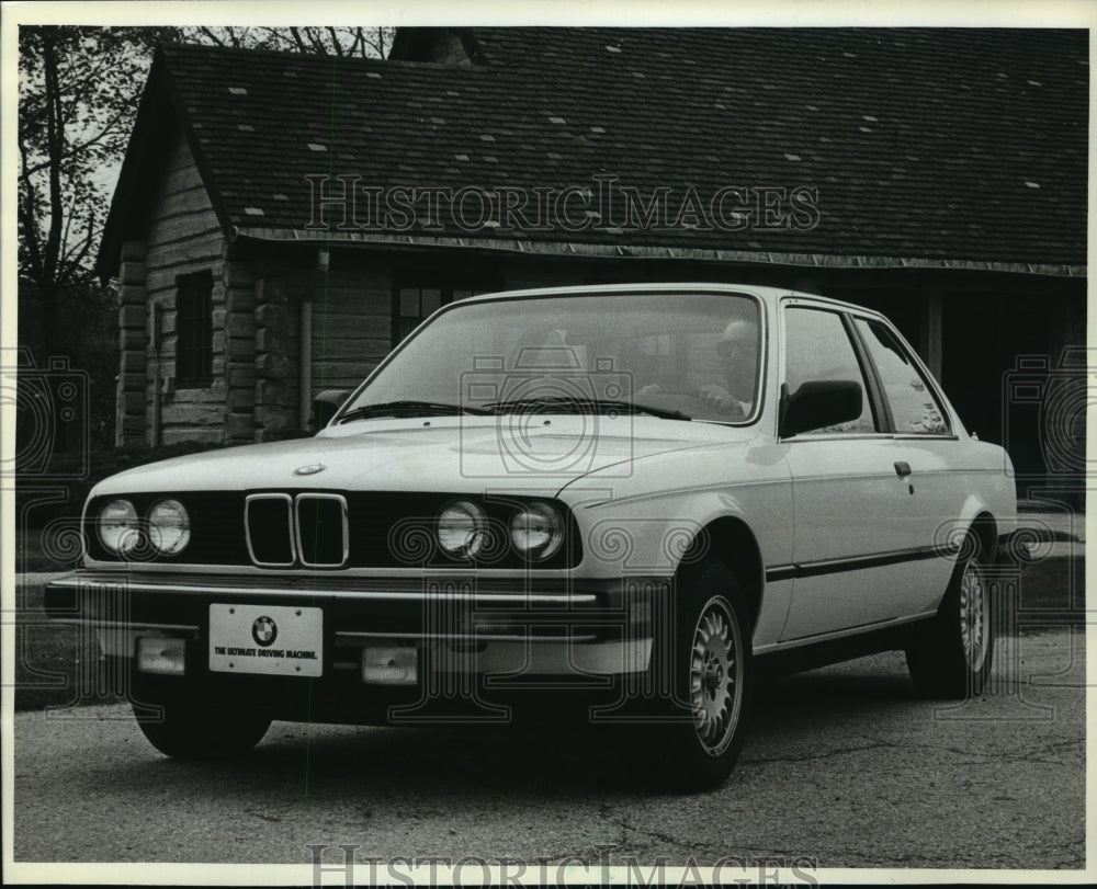 1985 Press Photo Luxury Sports Sedan the 1984 BMW 318i- Historic Images