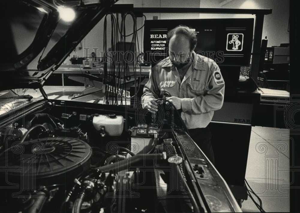 1968 Press Photo Auto Racing-Bear Automotive Service Equipment Ace Engine tester- Historic Images