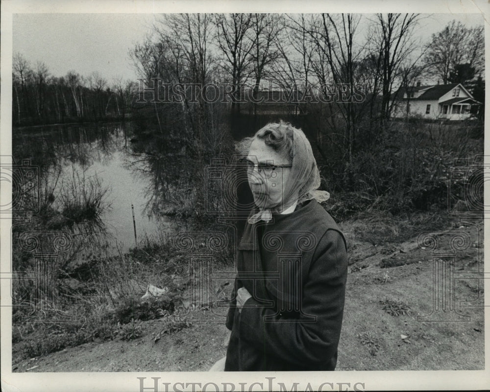 1974 Press Photo Mrs. Amanda Pils, Victim of Water Well Pollution - Historic Images