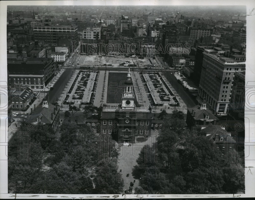 1958 Press Photo View of Independence Hall With Completed Section of Mall Behind
