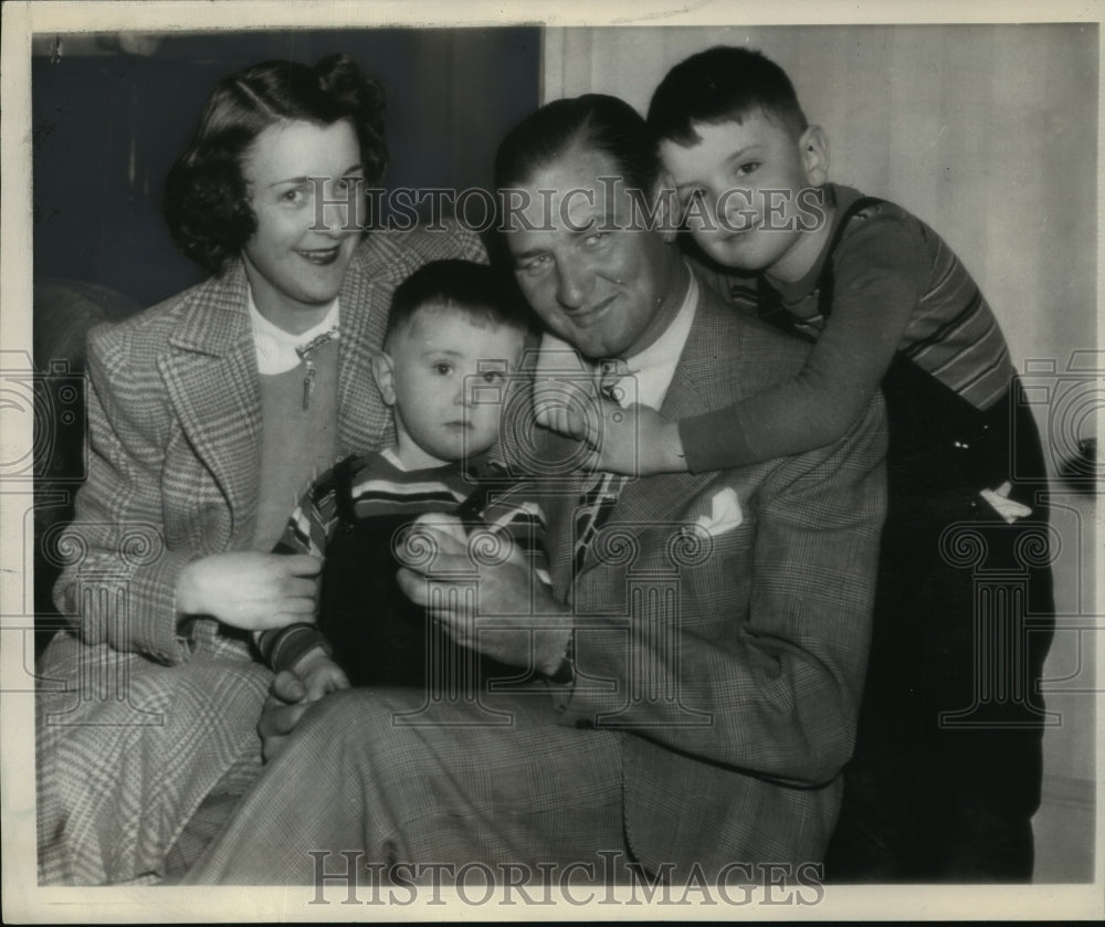 1944 Press Photo Nation&#39;s Leading Golfer, Harold McSpaden, and Family- Historic Images