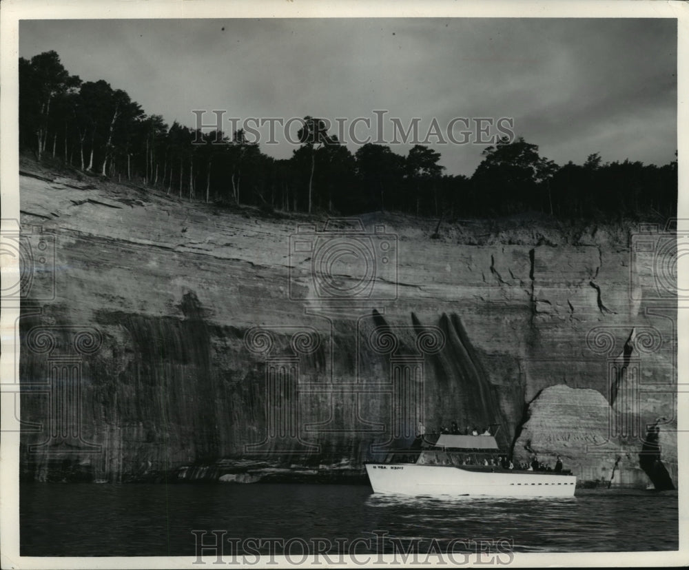 1965 Press Photo Pictured Rocks in Michigan - Historic Images