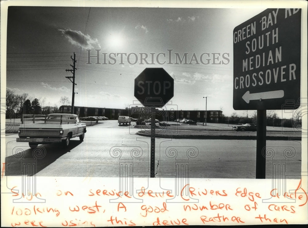 1981 Press Photo A Sign on Green Bay Road, Brown Deer, Wisconsin- Historic Images