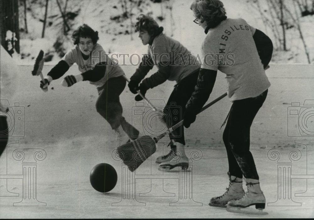 1965 Press Photo People playing broomball on ice- Historic Images