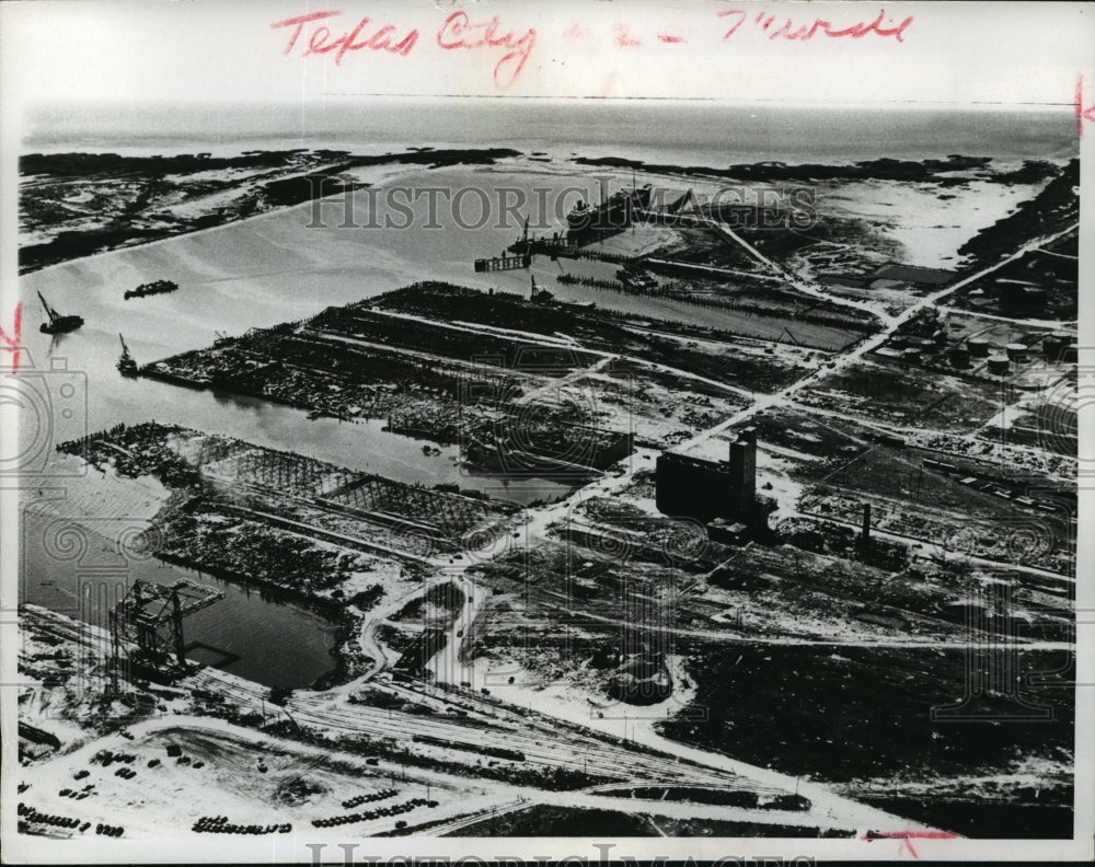 1967 Press Photo View of Texas City&#39;s harbor, after explosion- Historic Images