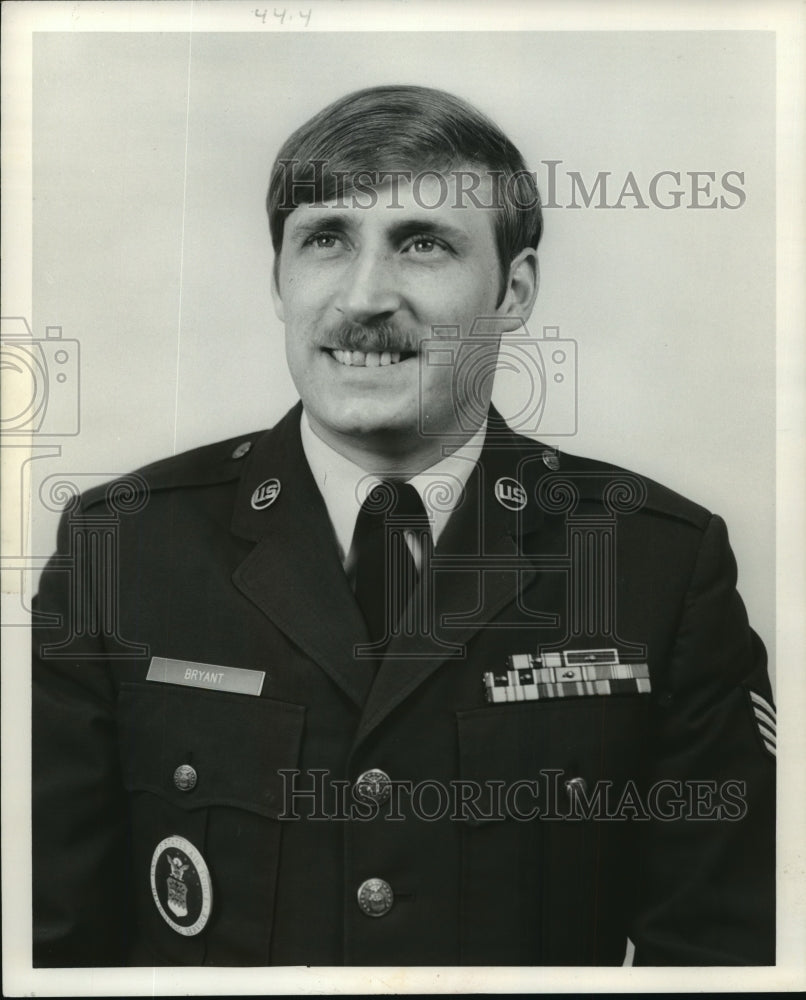 1977 Press Photo Air Force S. Sergeant James M. Bryant, Winner of Bong Award- Historic Images