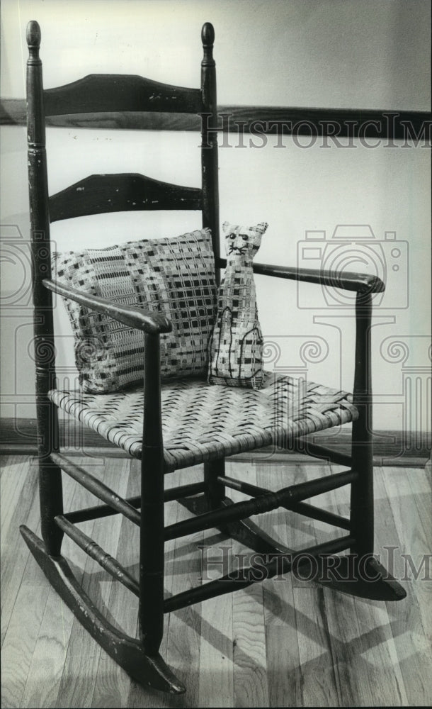 1962 Press Photo This is a slat-back rocker, this furniture dates back to 1800&#39;s- Historic Images