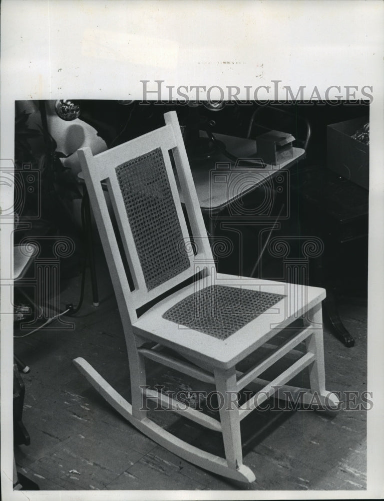 1974 Press Photo A Second Hand White Cane Rocker at Second Hand Rose- Historic Images