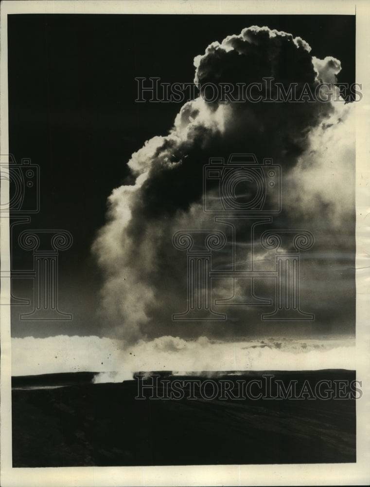 1933 Press Photo Sulfur Smoke rising from a Crater on the Island of Hawaii- Historic Images