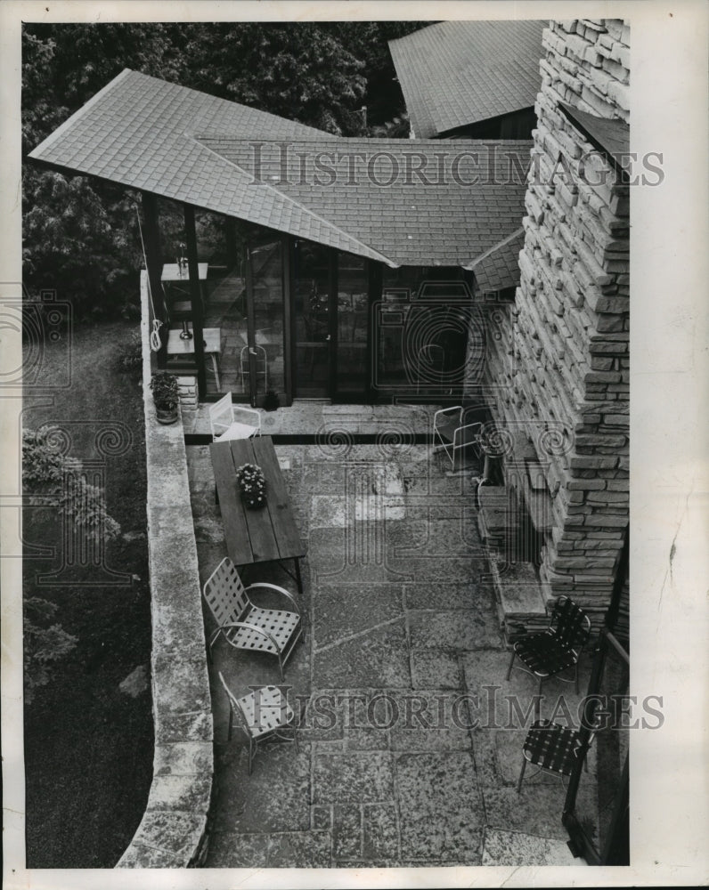 1982 Press Photo The terrace at Mrs. J. R. Buchbinder- Historic Images