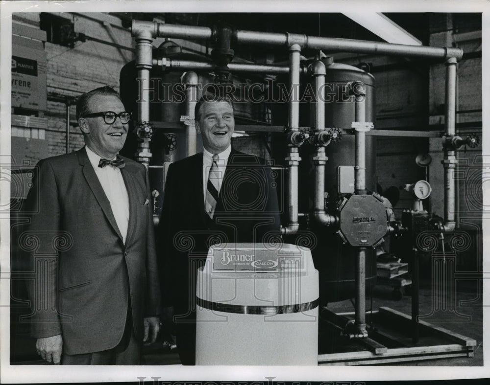 1968 Press Photo T. W. and James Bruner President and Vice of Bruner Corporation- Historic Images