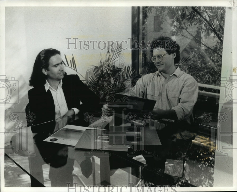 1989 Press Photo Peter Buffett of Narada Records Talks with Eric Lindert- Historic Images