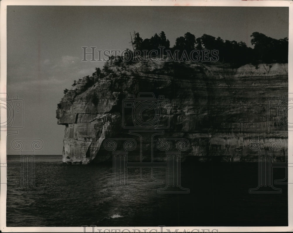 1962 Press Photo Indian Head rock on Lake Superior in Michigan - Historic Images