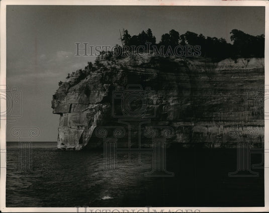 1962 Press Photo Indian Head rock on Lake Superior in Michigan - Historic Images