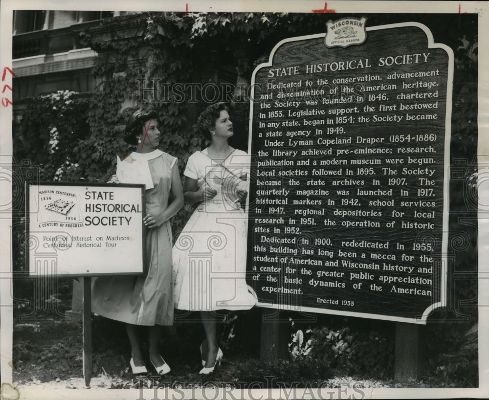 1956 Press Photo Mary Jaye Staab Explains The State Historical Society- Historic Images