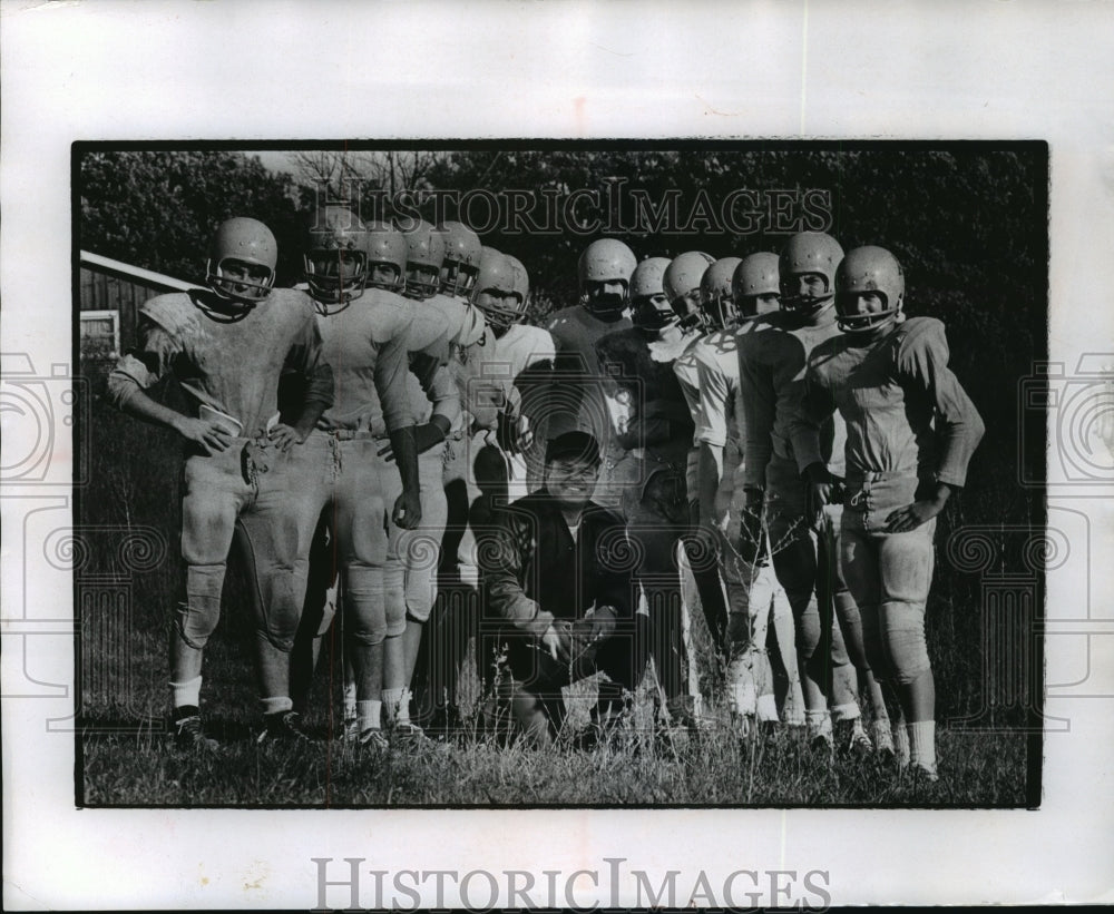 1963 Press Photo Hank Diulus the Football Coach at Brookfield Academy- Historic Images