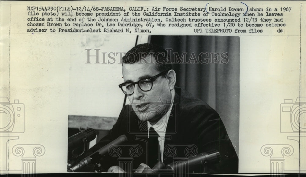 1967 Press Photo Harold Brown of the California Institute of Technology- Historic Images