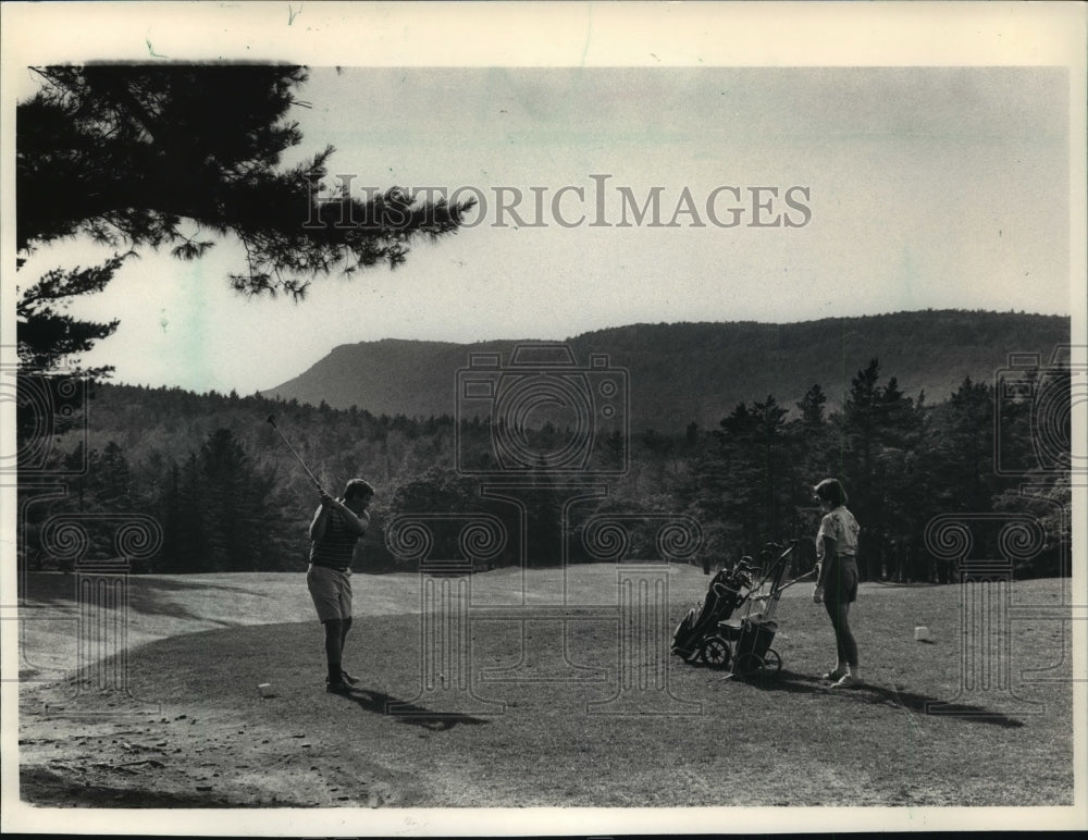 1985 Press Photo Keweenaw Mountain Lodge's First Hole - mja62355- Historic Images