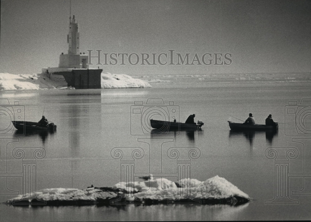 1992 Press Photo Boats on Marquette Harbor, Upper Peninsula, Michigan- Historic Images