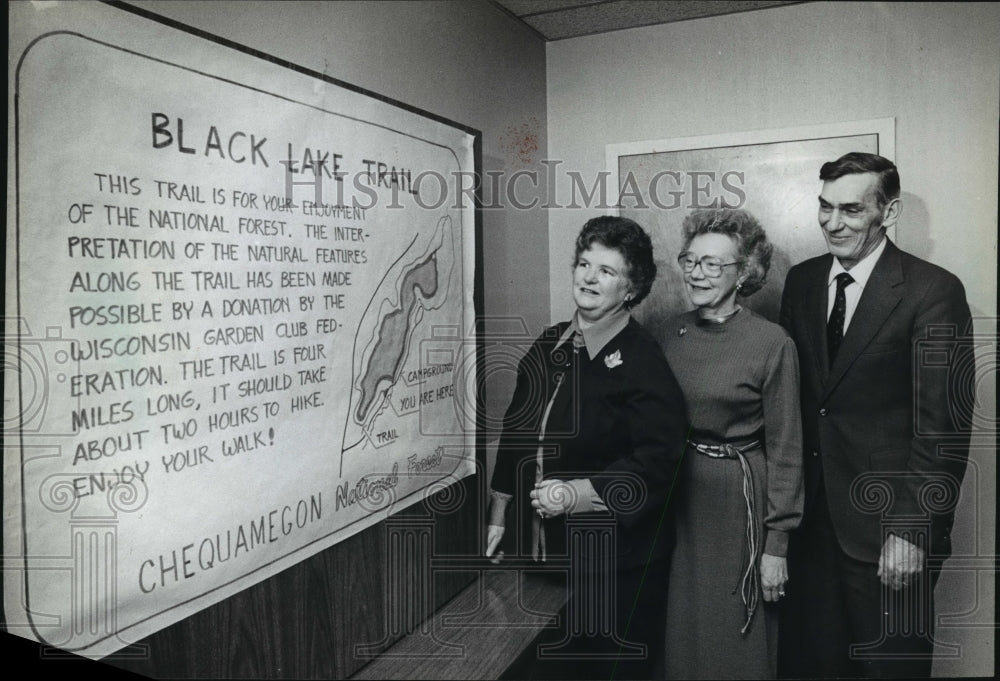 1983 Press Photo Nature Trail Sign for Black Lake Near Park Falls- Historic Images