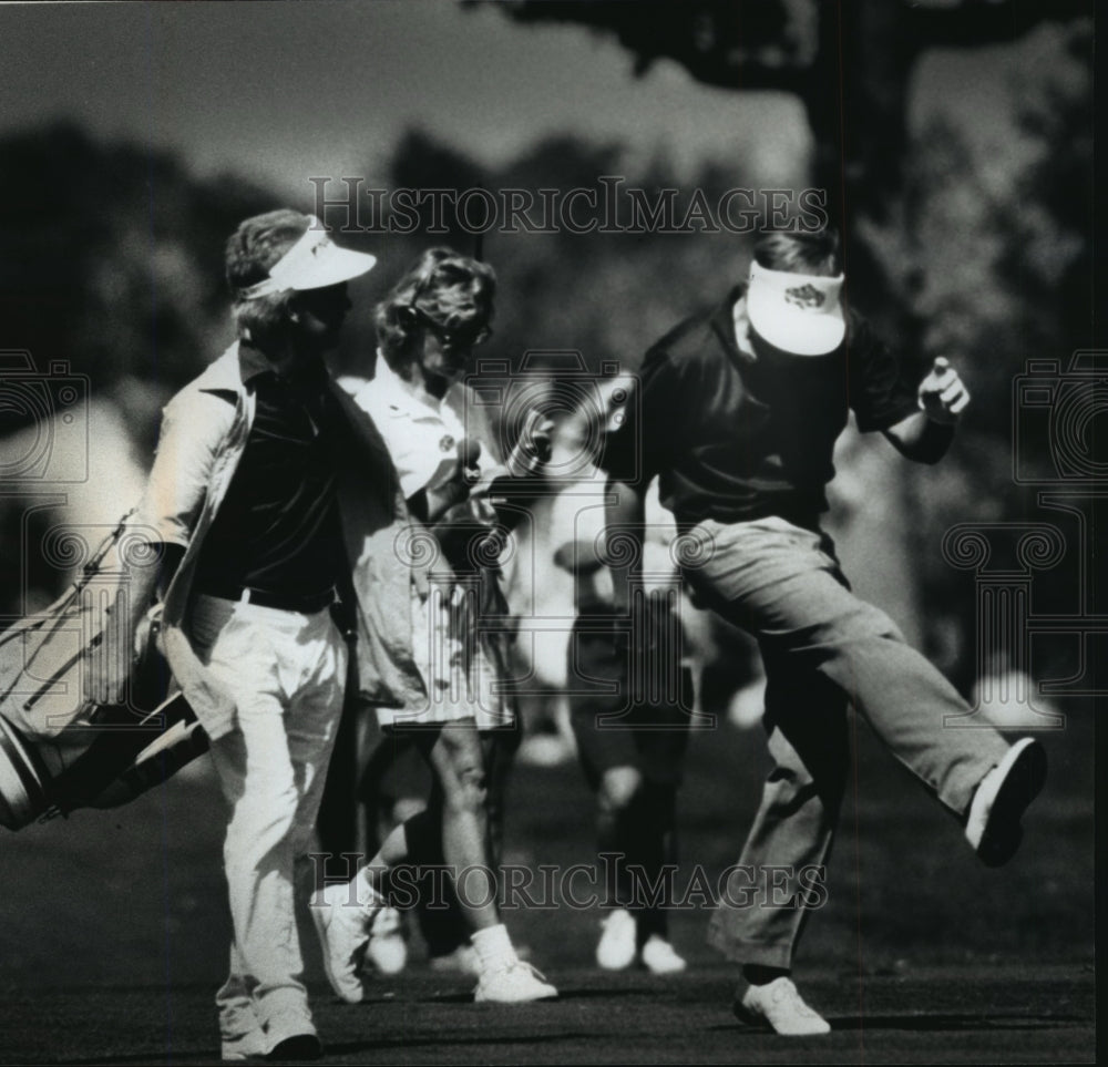 1989 Press Photo Wayne Levi, misplaced second shot on 11th hole- Historic Images