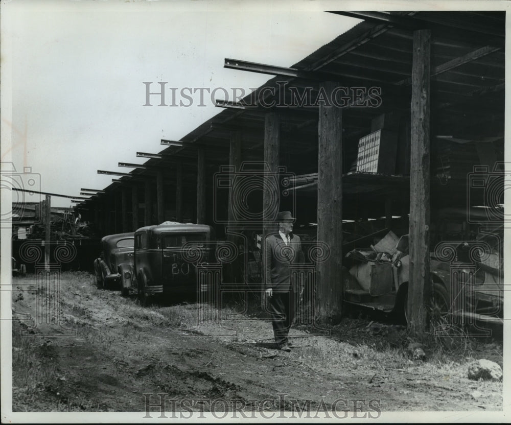 1961 Press Photo Sheds covering old cars and parts - Historic Images