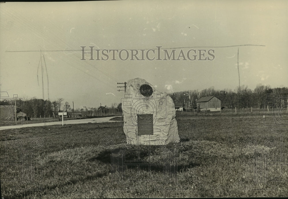 1934 Press Photo American Legion emblem plaque on Highway 55- Historic Images