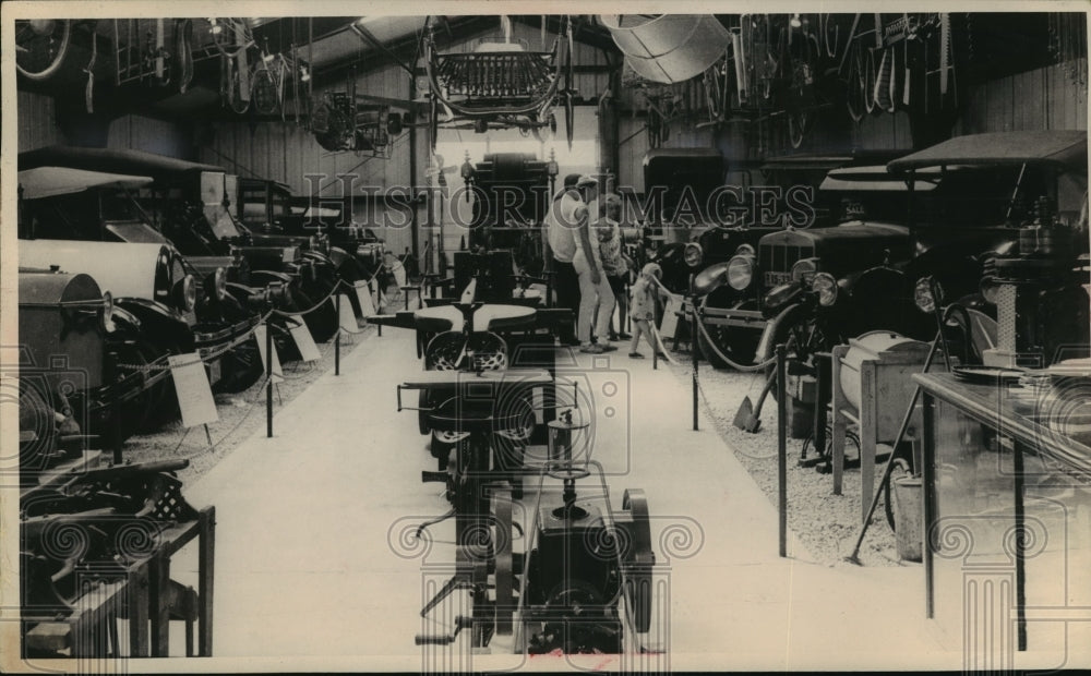  Press Photo Antique museum with automobiles and other items - Historic Images