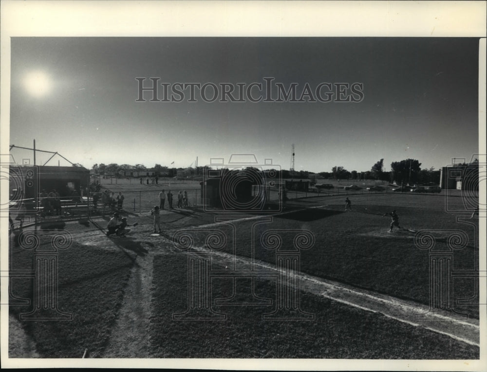 1985 Press Photo Evening Little League Baseball in Glendale, Wisconsin- Historic Images