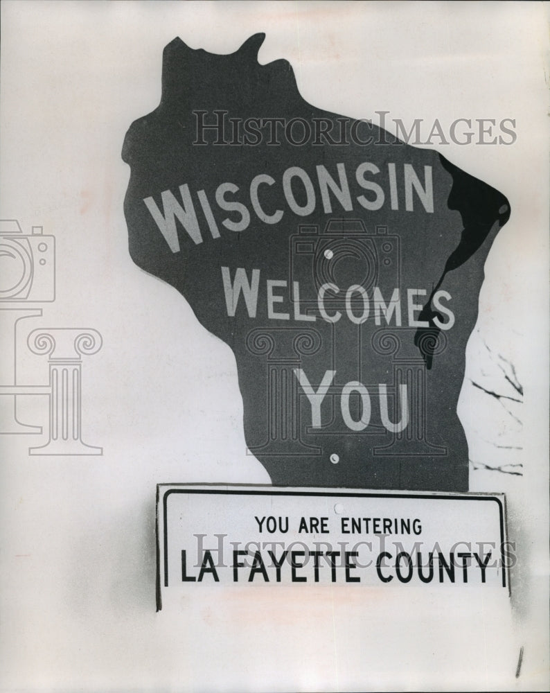 1966 Press Photo Wisconsin State Line Marker- Historic Images