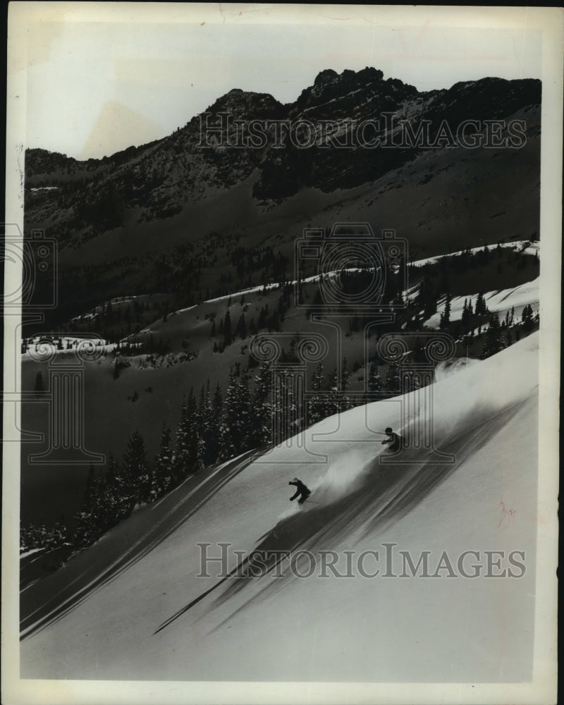 1980 Press Photo Skiiers at Wasatch Range in Utah- Historic Images