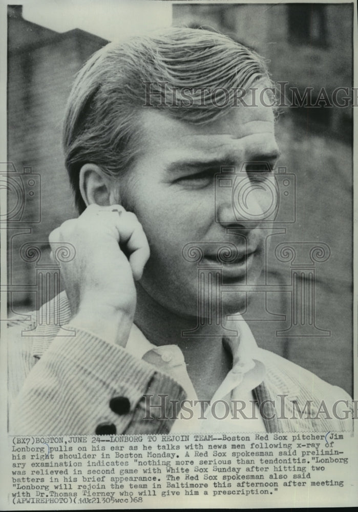 1968 Press Photo Jim Lonborg,  Boston Red Sox pitcher, pulls on his ear- Historic Images