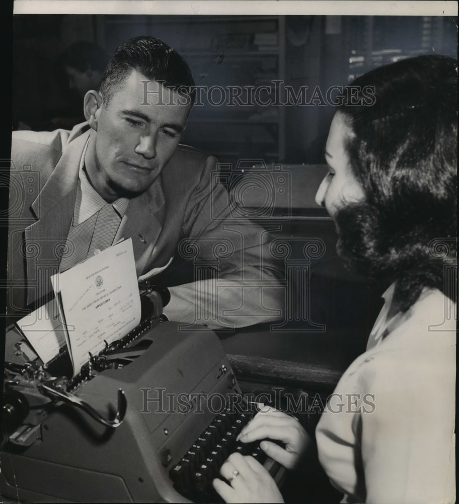 1954 Press Photo Joe Adcock of the Braves, gets called by Shreveport draft board- Historic Images