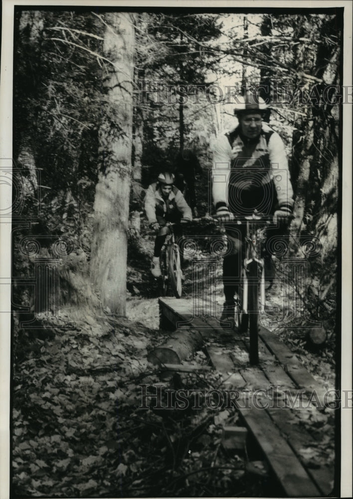 1994 Press Photo Chequamegon National Forest is Becoming a Mountain Bike Mecca- Historic Images