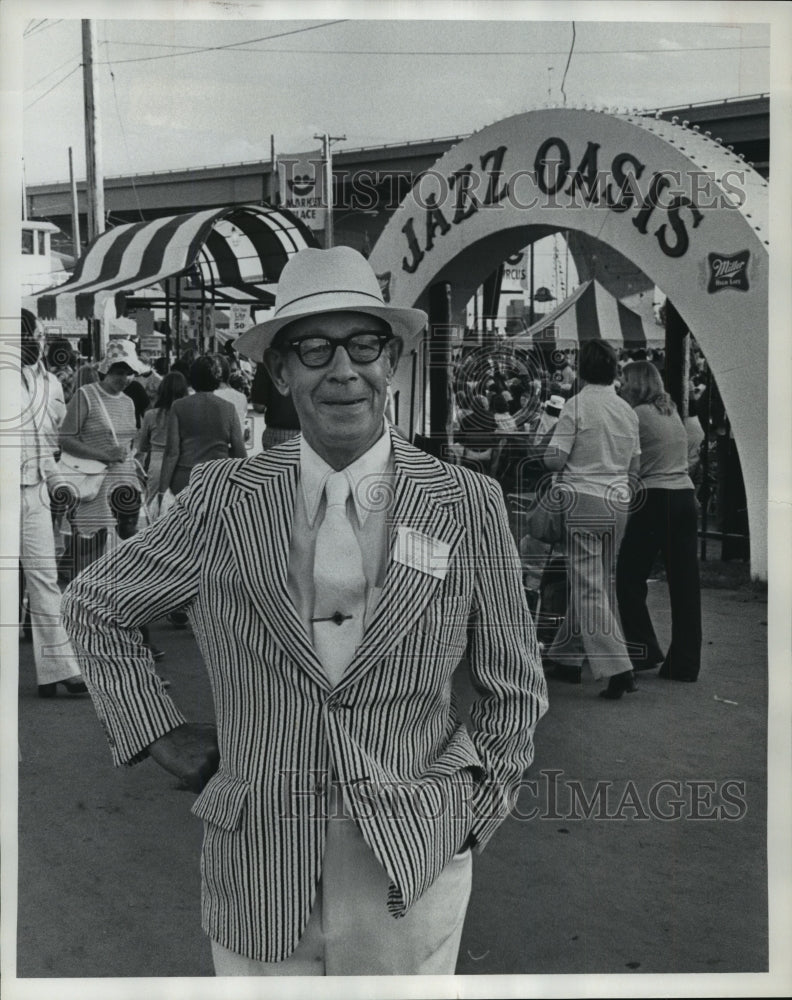 1988 Press Photo Entertainer Clifford Burnok- Historic Images