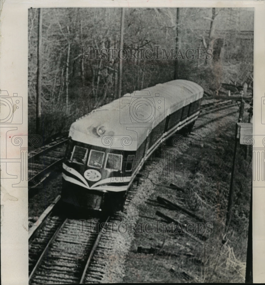 1964 Press Photo Former North Shore Train on First Run in Pennsylvania- Historic Images