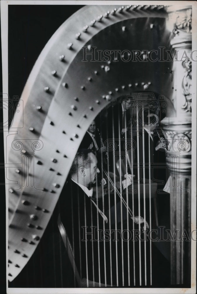 1959 Press Photo The Chicago Symphony Orchestra Tuning Up at the Pabst Theater- Historic Images