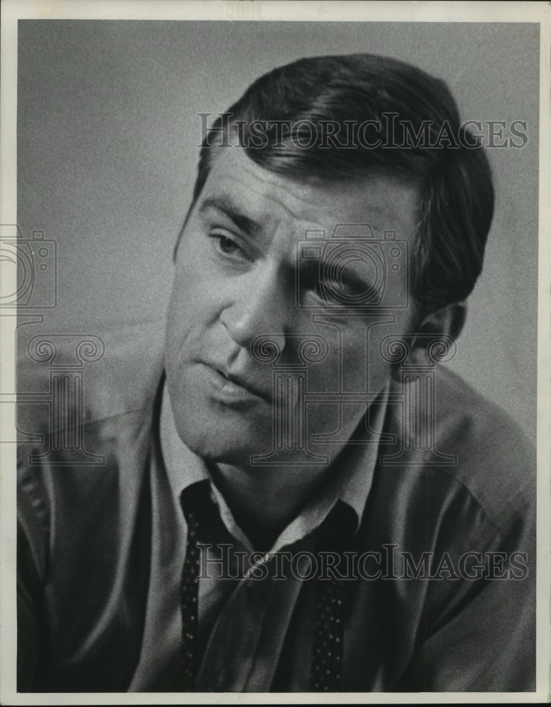 1968 Press Photo Denny McLain strikes contemplative pose - Historic Images