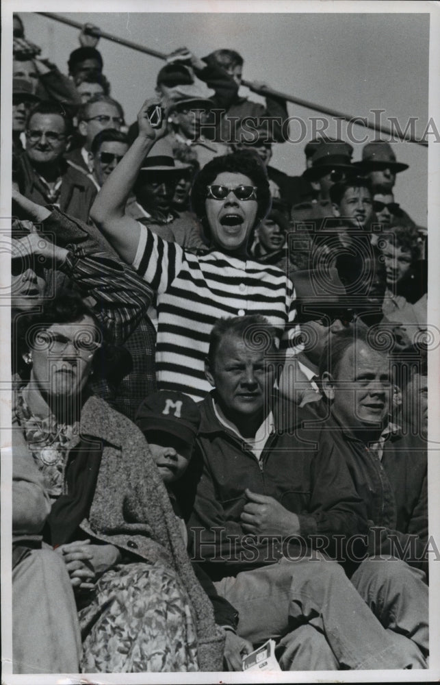 1959 Press Photo Norita Atwood cheers on Milwaukee Braves - mja63666- Historic Images