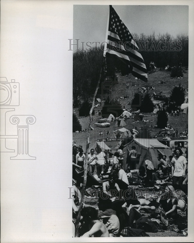 1970 Press Photo American Flag Raised in Center of Rock Concert Campground- Historic Images