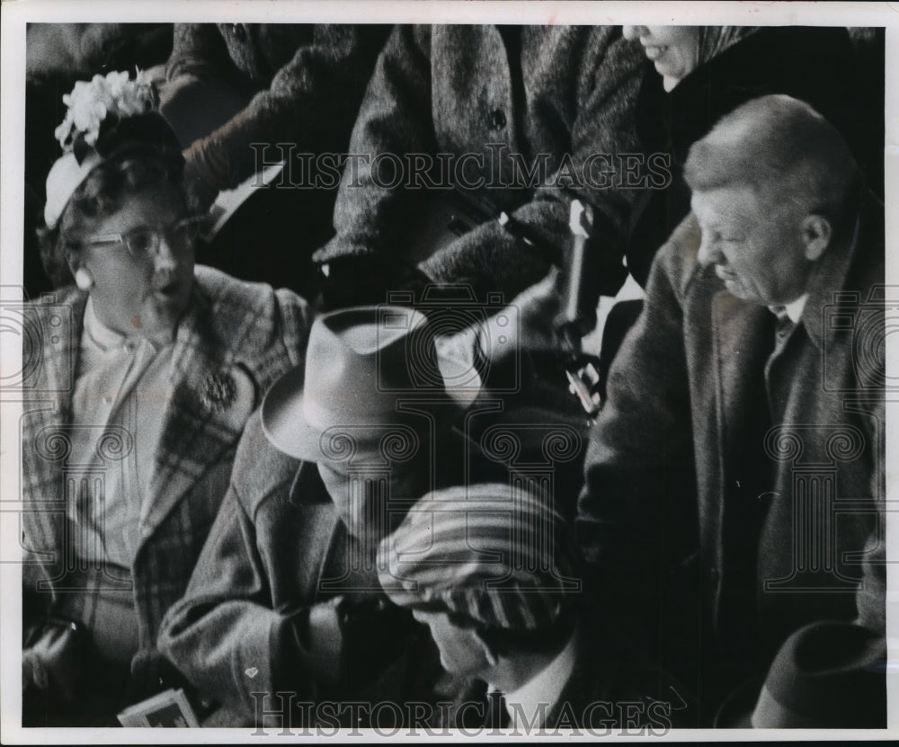 1961 Press Photo Opening day Braves fans pass a flask around at the stadium- Historic Images