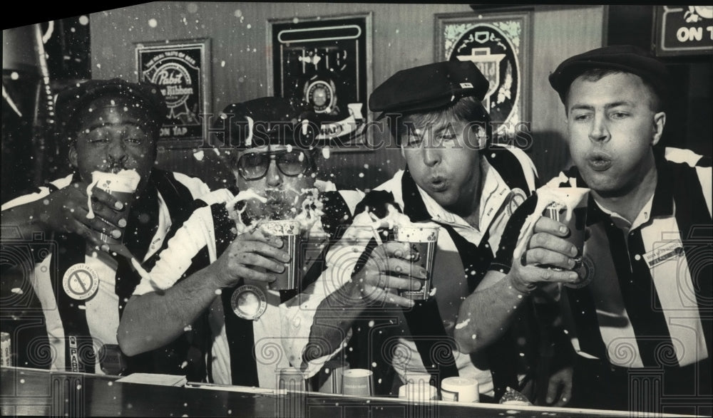 1987 Press Photo Bartenders Blow Heads Off Beers During Basketball Game- Historic Images