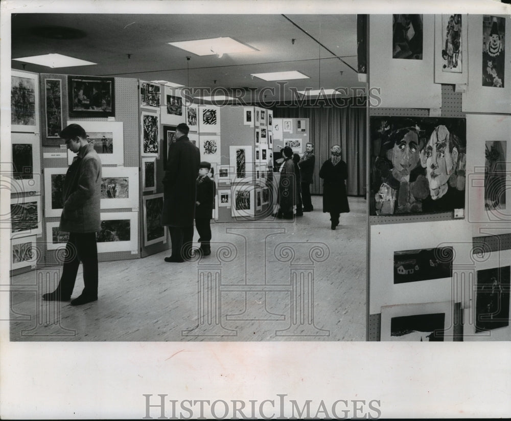 1959 Press Photo High School Art Competition Entries, Capitol Court, Milwaukee- Historic Images