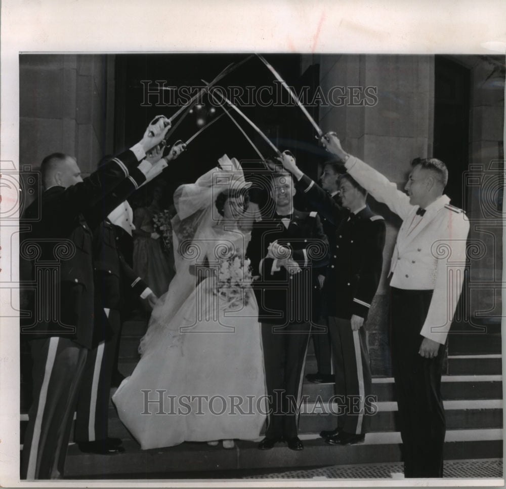 1963 Press Photo Army Lt. Colin P. Kelly III and Bride Mary Margaret Cooper- Historic Images